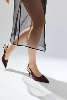 Туфли-слингбэки с острым носом