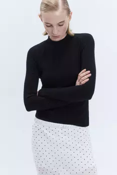 Водолазка в рубчик с коротким воротником