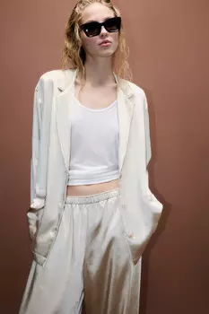 Жакет oversize из атласной ткани