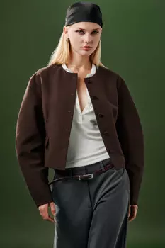 Жакет приталенный с объемными рукавами