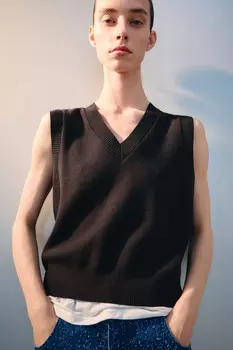 Жилет из вязаного трикотажа