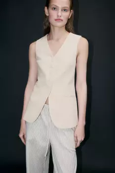 Жилет приталенный из ткани со льном