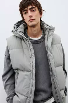 Жилет стеганый с капюшоном