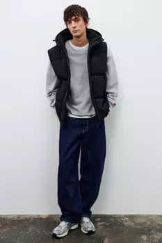 Жилет стеганый с капюшоном