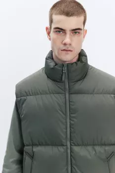 Жилет стеганый с воротником-стойкой