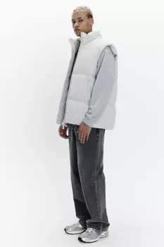 Жилет стеганый утепленный с воротником-стойкой