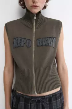 Жилет вязаный на молнии с воротником-стойкой