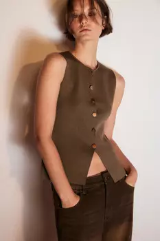 Жилет вязаный на пуговицах