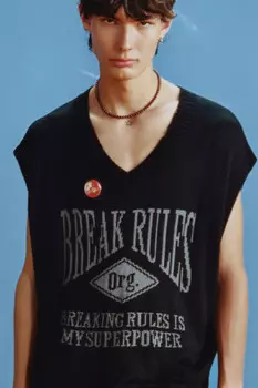 Жилет вязаный рваный с принтом