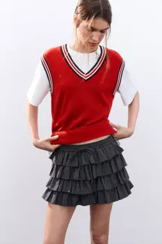 Жилет вязаный с контрастной окантовкой