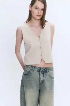 Жилет вязаный укороченный на пуговицах