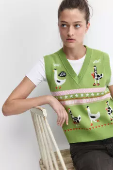 Жилет вязаный с гусями и надписями