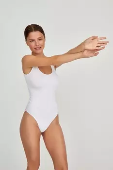 Боди на широких бретелях в рубчик