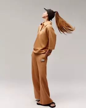 Брюки свободные с нашивкой