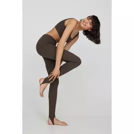 Легинсы со штрипками рубчик