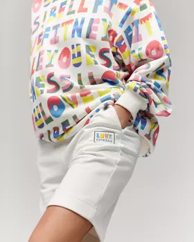 Шорты свободные с нашивкой