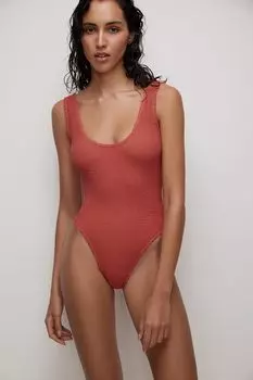 Сплошной бесшовный купальник на широких бретелях belle you