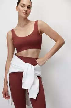 Спортивный топ на широких бретелях belle you