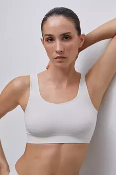 Топ на широких бретелях