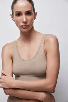 Топ на широких бретелях из бамбука belle you