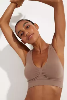 Топ на широких бретелях с поддержкой груди