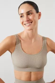 Топ на широких бретелях в рубчик