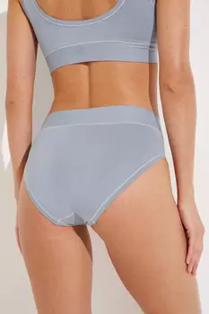 Трусы с рельефами со средней посадкой