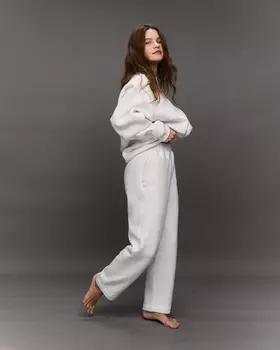 Укороченные брюки с вышивкой