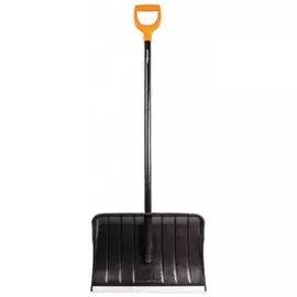 Лопата снегоуборочная Fiskars, пластик, 53,5х36 см, высота 145 см, алюминиевая кромка, деревянный черенок