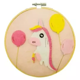 Аппликация из текстильных деталей на пяльцах «Единорог с шариками»