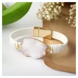 Браслет "На магните" большой камень, цвет белый в золоте, 19,5 см