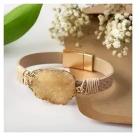 Браслет "На магните" большой камень, цвет бежевый в золоте, 19,5 см