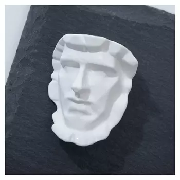 Брошь "Атлант", цвет белый