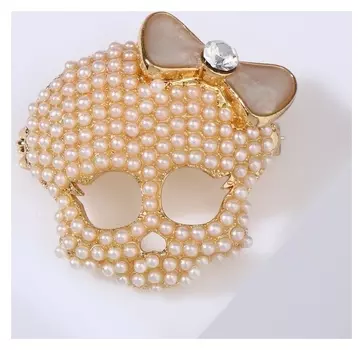 Брошь "Череп" с бантиком, цвет белый в золоте