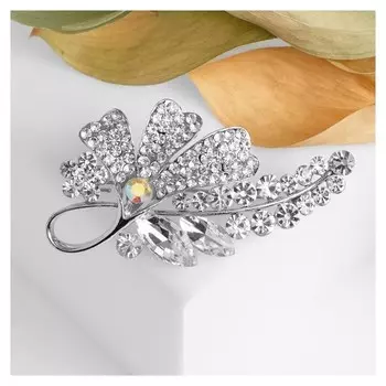 Брошь "Цветочная сирень", цвет белый в серебре