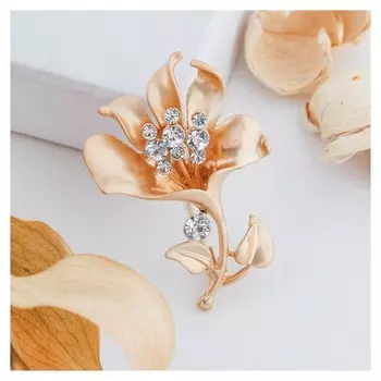 Брошь "Цветок раскрытый", цвет белый в матовом золоте