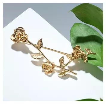 Брошь "Цветы роз" сухоцвет, цвет золото