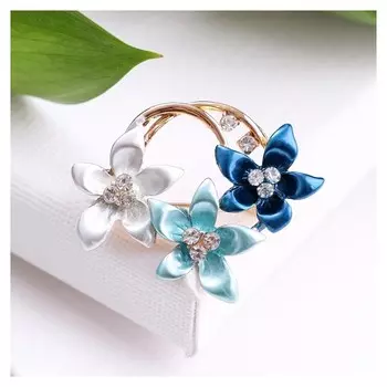 Брошь "Цветы" трио, цвет бело-сине-голубой в золоте