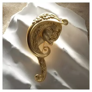 Брошь "Дева", цвет матовое золото