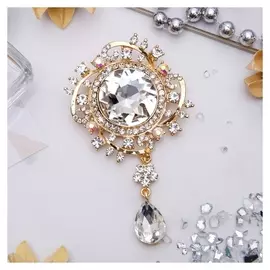 Брошь "Императрица" круг, цвет белый в золоте