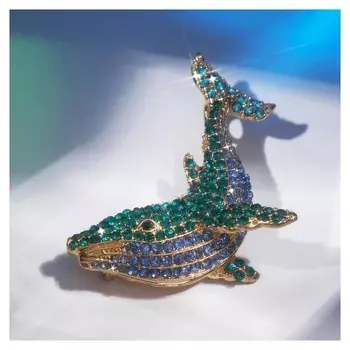 Брошь "Кит", цвет сине-зелёный в золоте