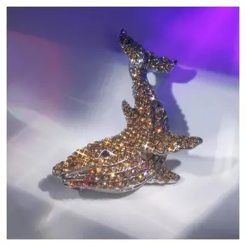 Брошь "Кит", цветная в серебре