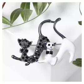Брошь "Кошечки", цвет чёрно-белый в сером металле