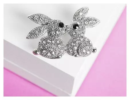 Брошь "Кролики" малыши, цвет белый в серебре