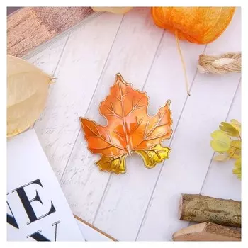 Брошь "Лист кленовый" резной, цвет оранжевый
