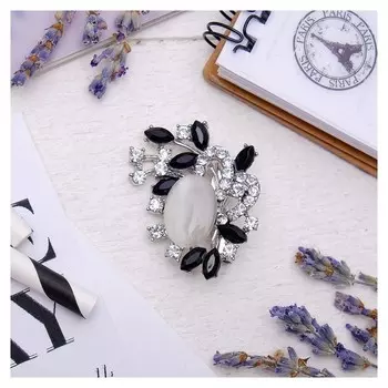 Брошь "Листочки с камнем", цвет серо-чёрный в серебре