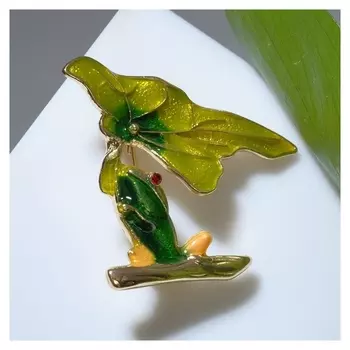 Брошь "Лягушка" с листиком, цвет зелёный в золоте