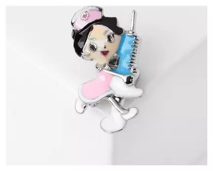 Брошь "Медсестра" с уколом, цветная в серебре