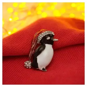 Брошь новогодняя "Пингвинчик в шапке", цветной в серебре