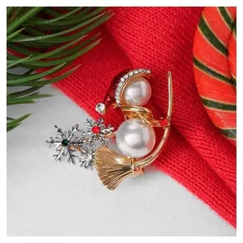 Брошь новогодняя "Снеговичок" на метле, цветная в золоте